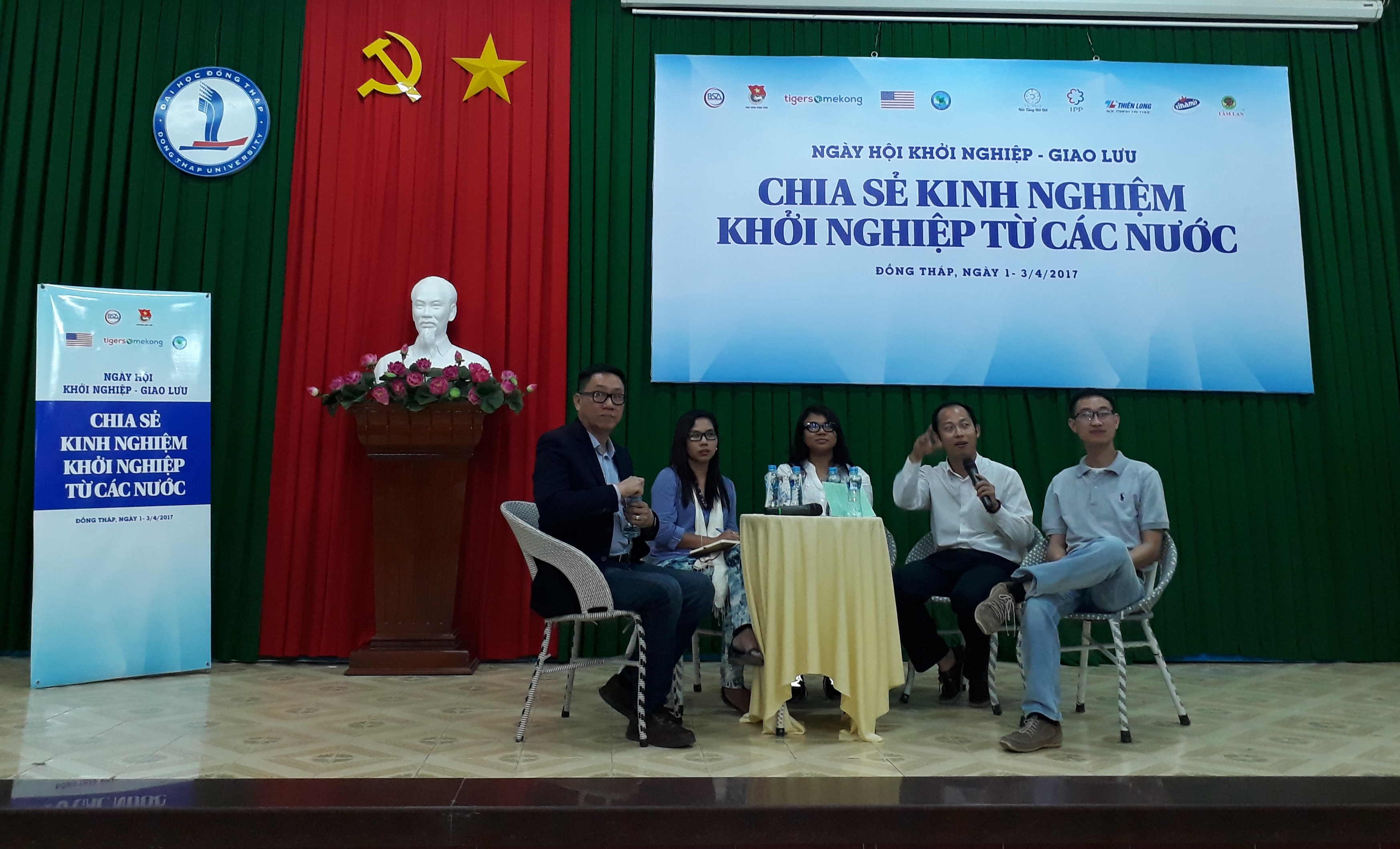 Buổi giao lưu “Ngày hội khởi nghiệp - Giao lưu, chia sẻ kinh nghiệm khởi nghiệp” tại trường Đại học Đồng Tháp.